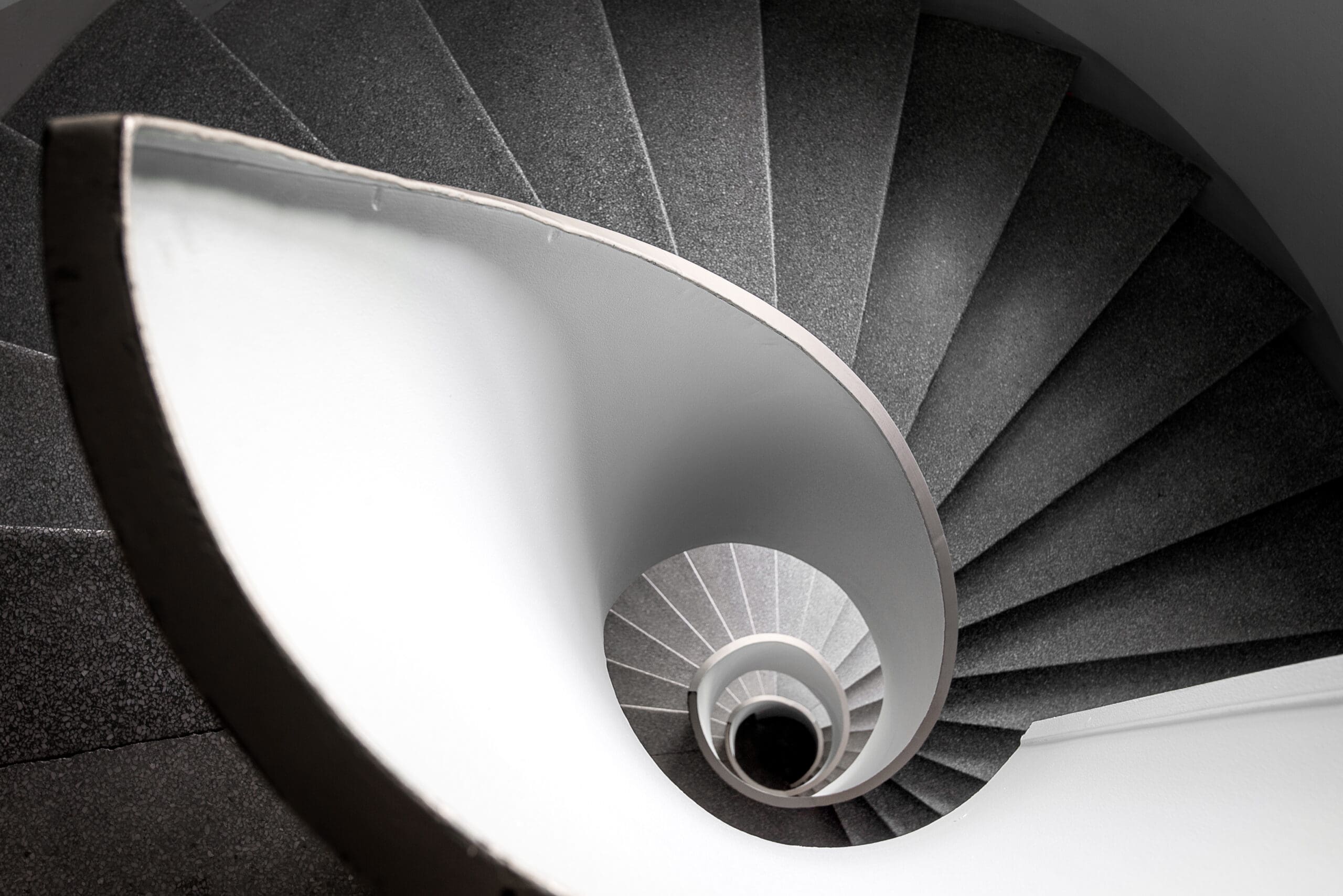 Modern minimalistisk spitaltrappa